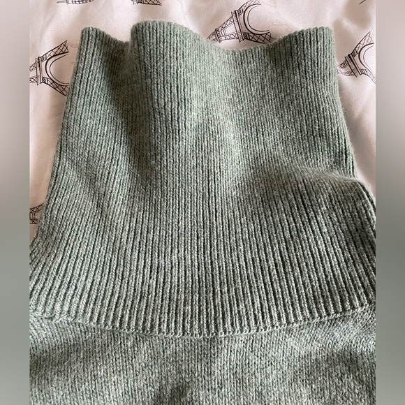 H&M Turtleneck - Picture 2 of 5